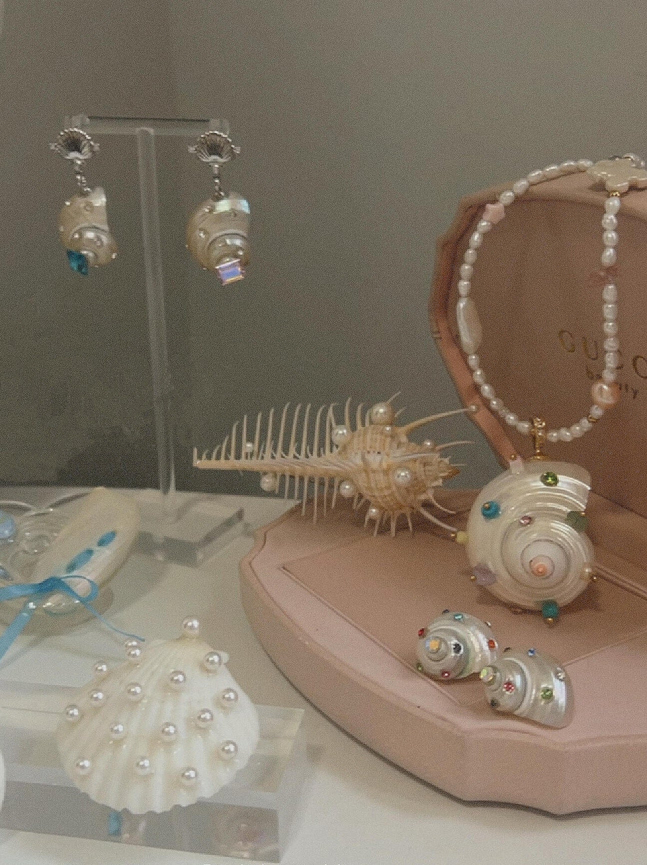 Rhinestones Conch Shell Earrings