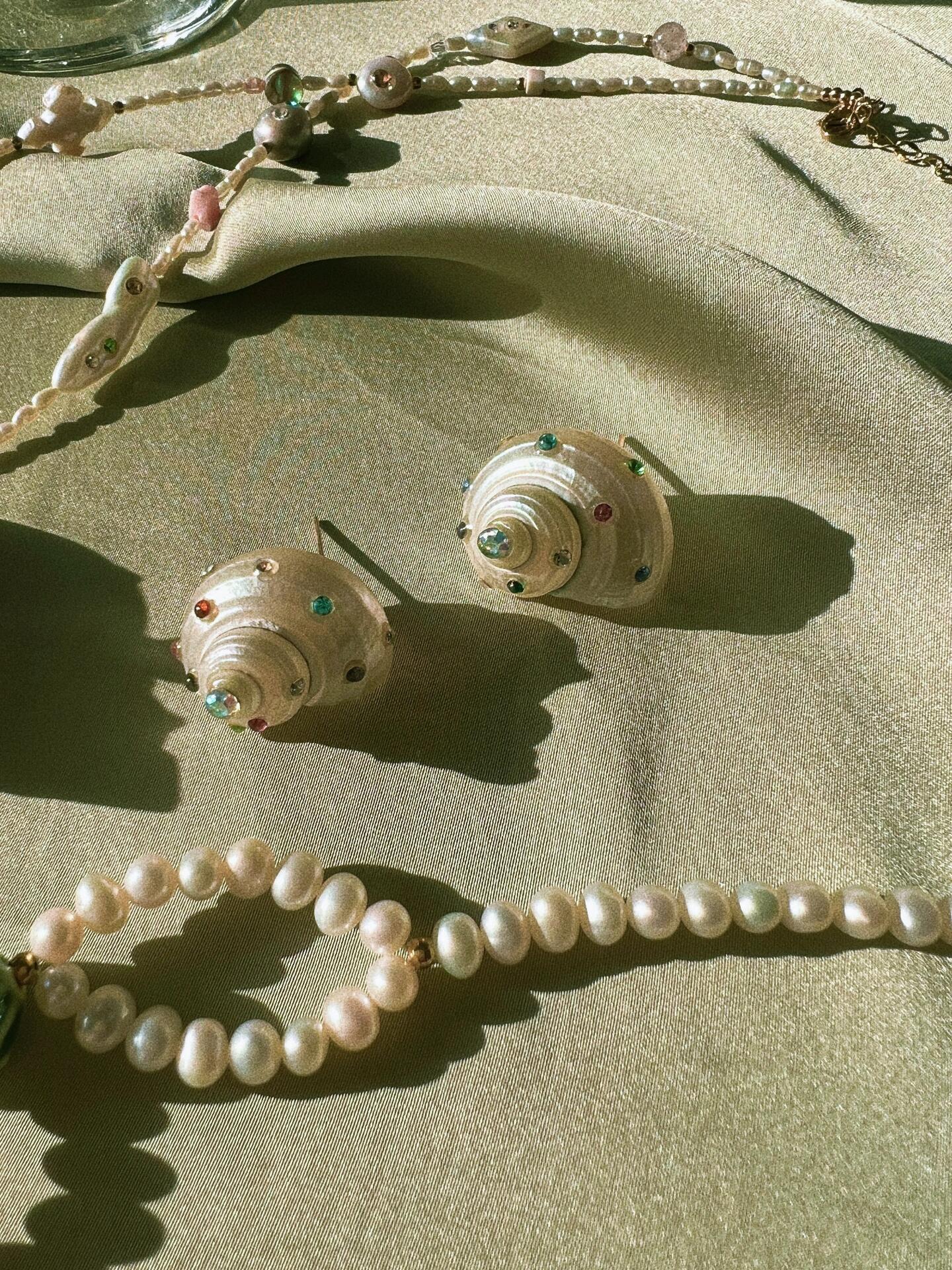 Rhinestones Conch Shell Earrings