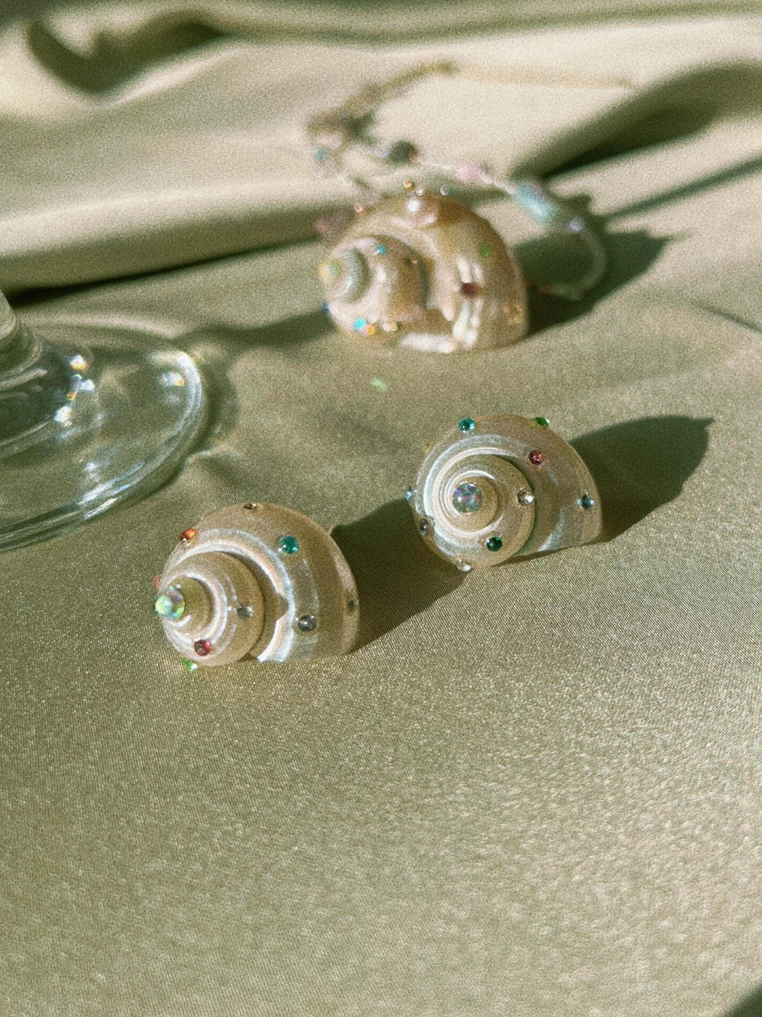 Rhinestones Conch Shell Earrings