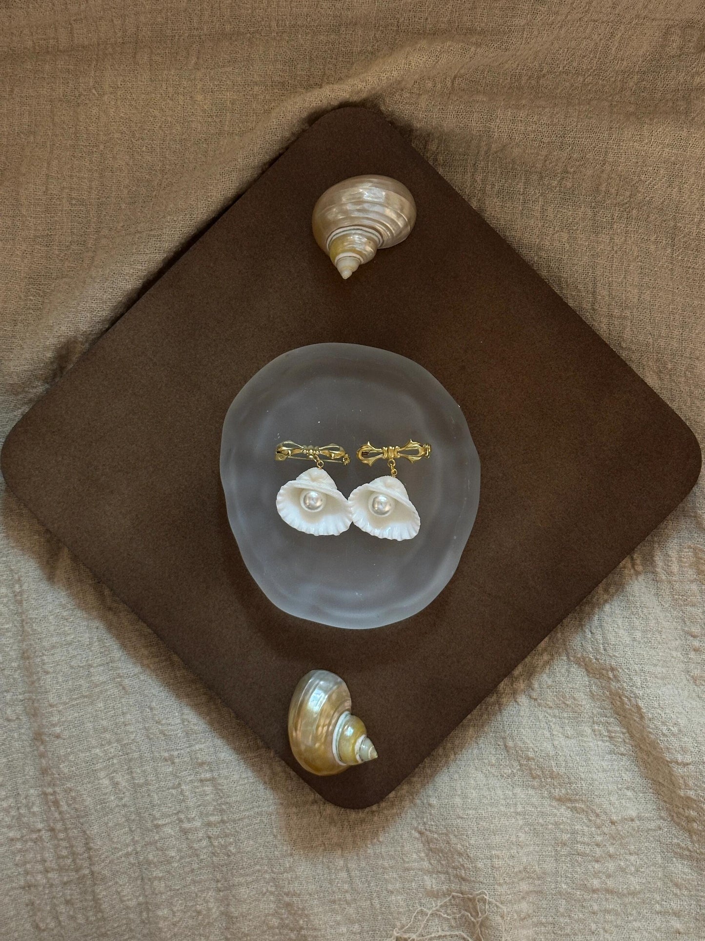 Clam Shell with Pearl Brooch