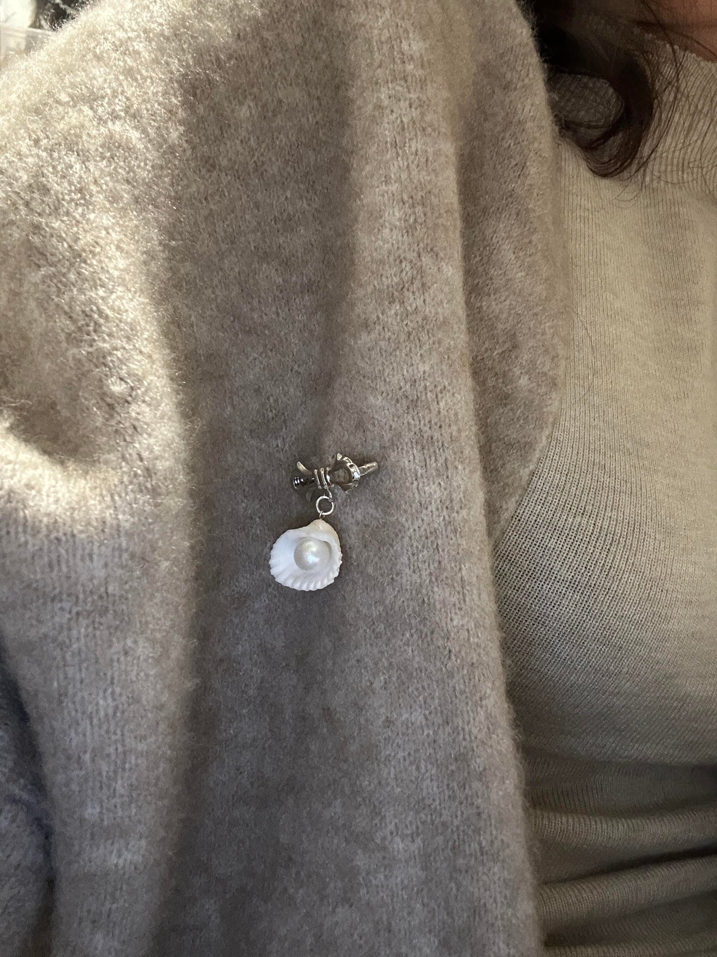Clam Shell with Pearl Brooch