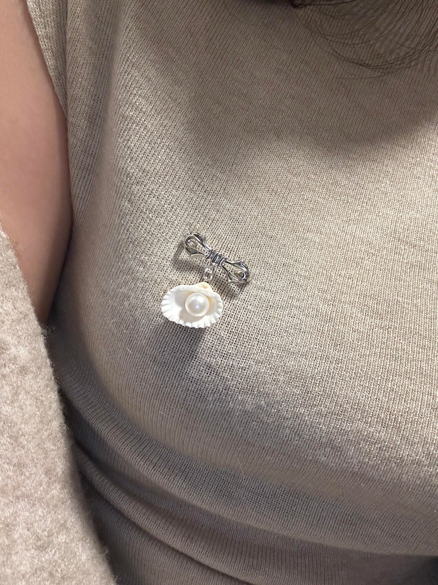 Clam Shell with Pearl Brooch