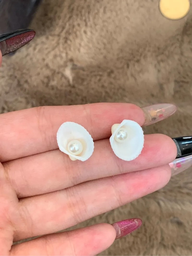 Clam Shell with Pearl Earrings