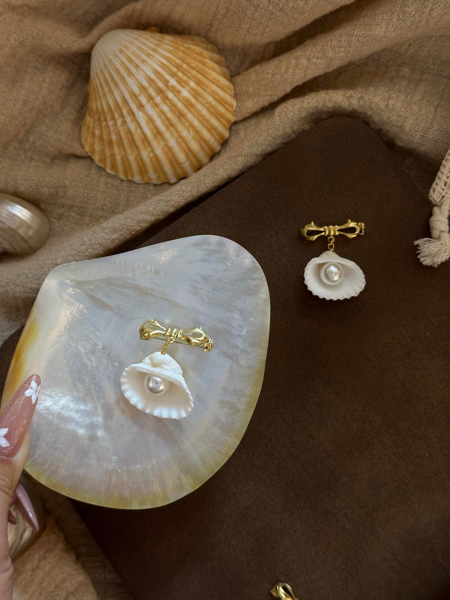 Clam Shell with Pearl Brooch