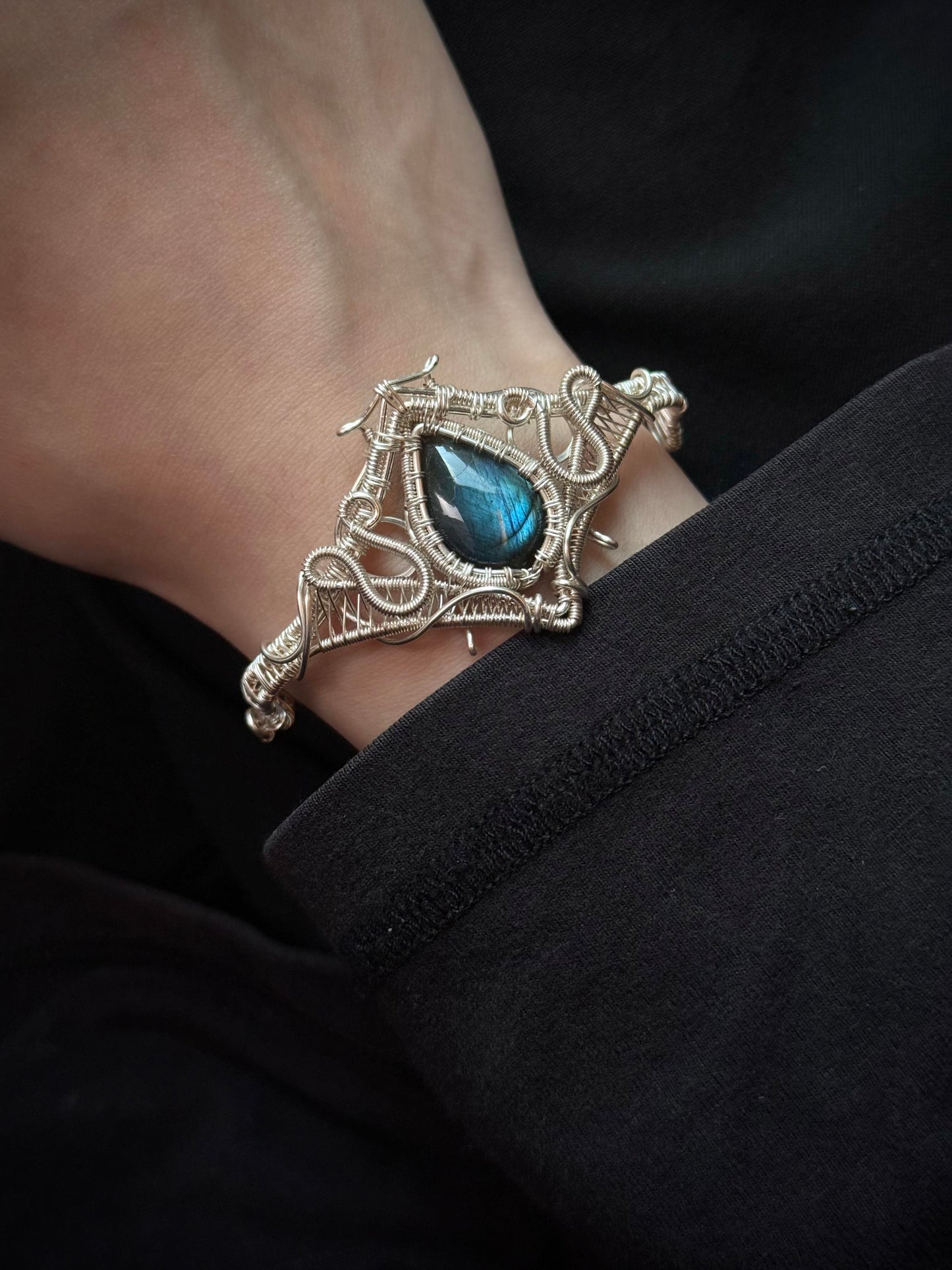 Teardrop Labradorite Open Bangle