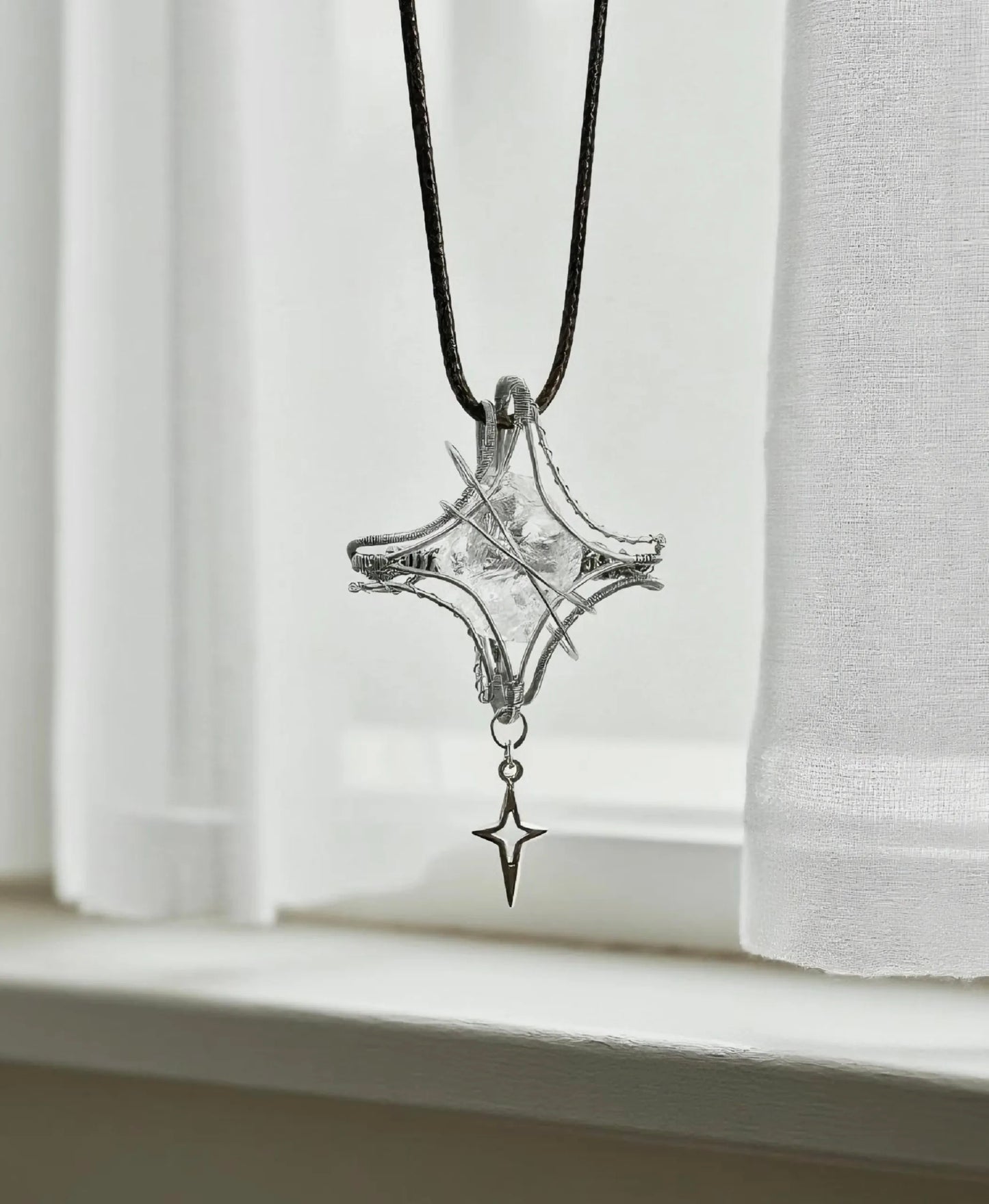 Star-Caged Crystal Pendant Necklace