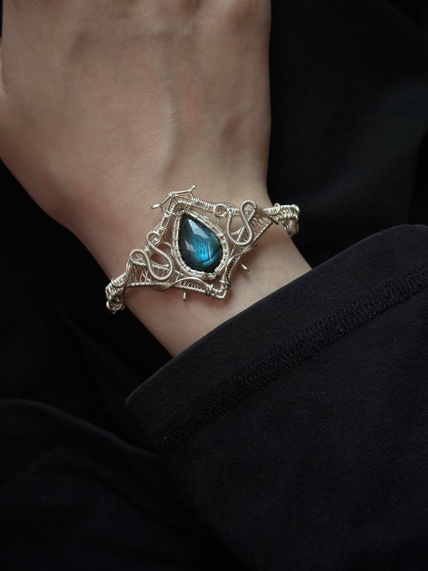 Teardrop Labradorite Open Bangle