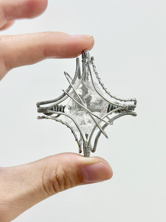 Star-Caged Crystal Pendant Necklace