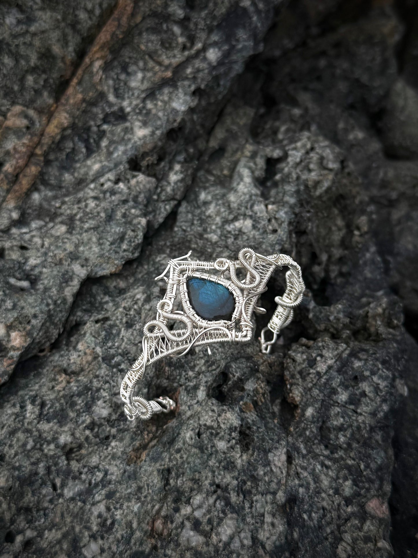 Teardrop Labradorite Open Bangle