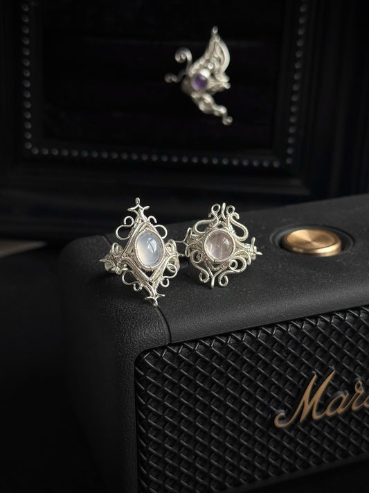 Courtly Style Silver Ring